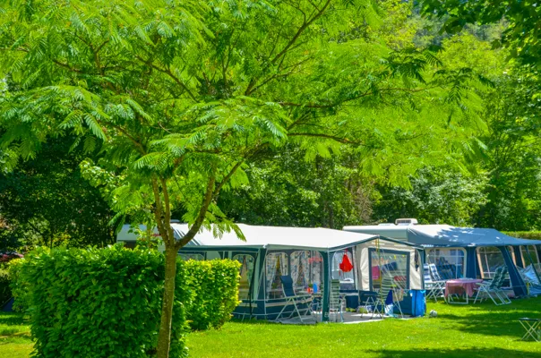 Emplacement + Électricité + Eau + Voiture
