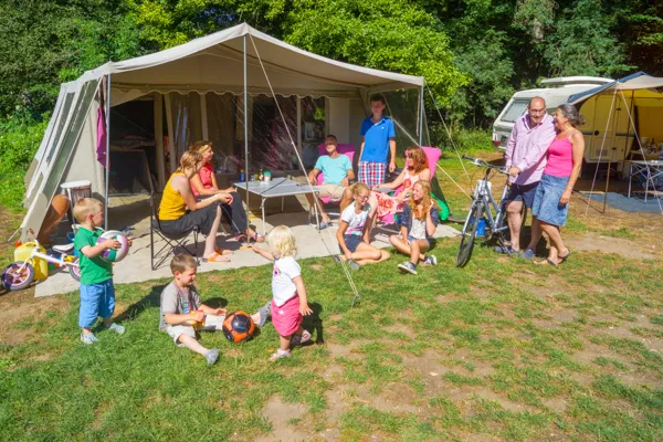 Emplacement + Électricité + Eau + Voiture