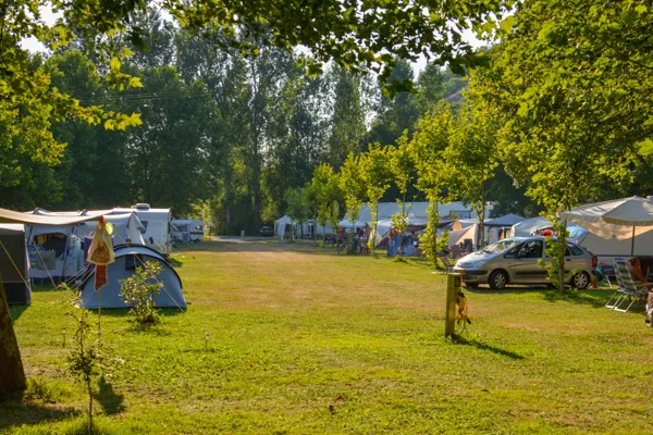 Emplacement + Électricité + Eau + Voiture
