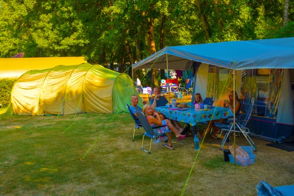 Emplacement + Électricité + Eau + Voiture