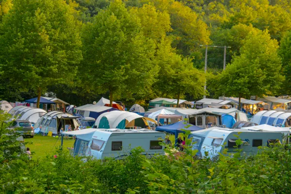 Emplacement + Électricité + Eau + Voiture