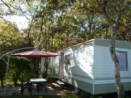 Accommodation - Mobil Home Sans Sanitaires Avec Salon De Jardin - Camping La Ferme du Pelou