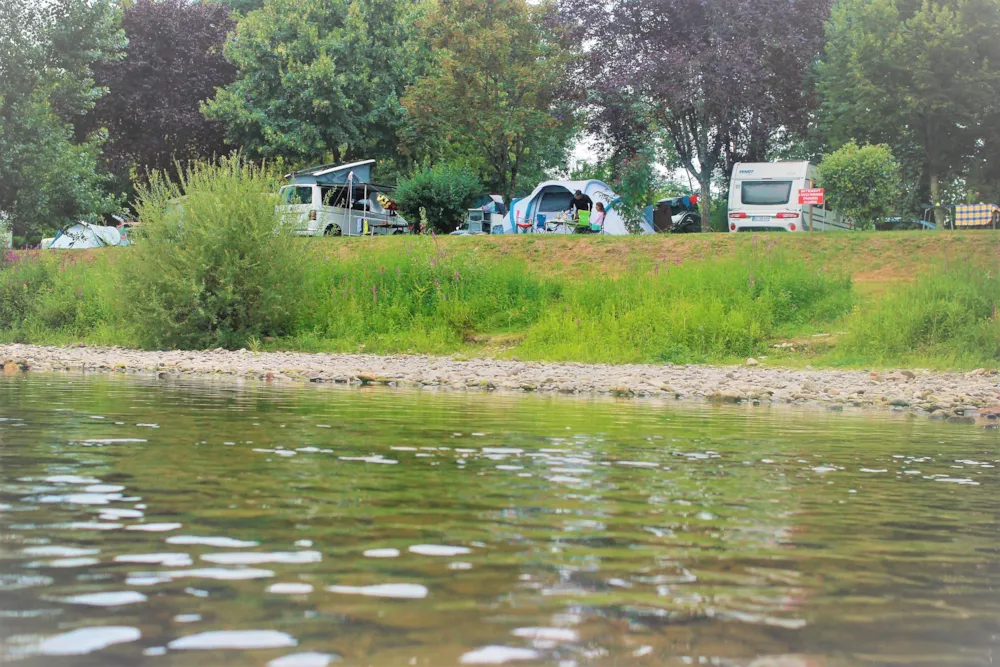 Pitch  PRIVILEGE view Dordogne+ electricity 10A + vehicle + tent/caravan or motor home