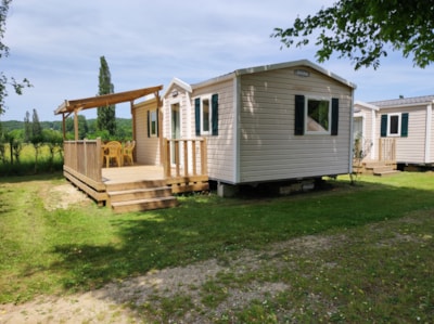 Mobilhome half-covered terrace — 1
