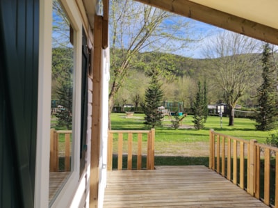 Mobilhome half-covered terrace — 2