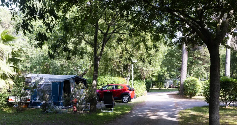 Forfait Emplacement + Voiture + 2 Pers. + Électricité 10Amp
