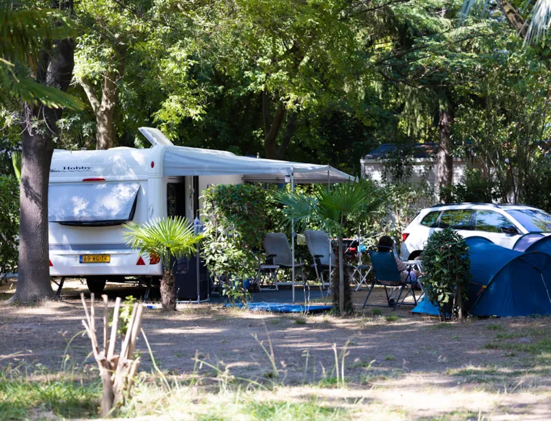 Forfait Emplacement + Voiture + 2 Pers. + Électricité 10Amp