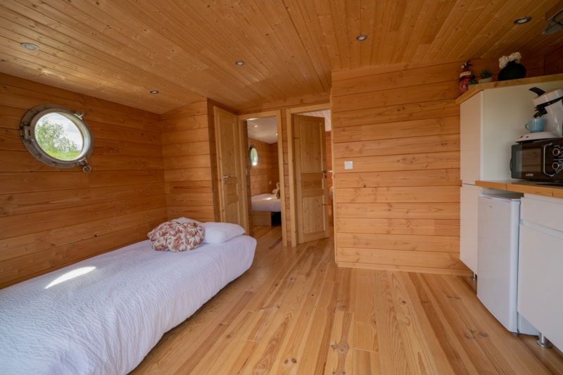 Hytte i Chassenard – Toue cabanée tribu 2 cabines (accostée) 6 Pers. – photo 8