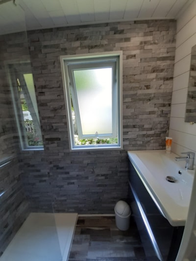 Chalet PREMIUM 48 m² (3 bedrooms) + Half-covered terrace + TV