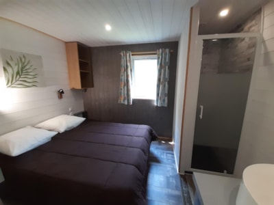 Chalet PREMIUM 48 m² (3 bedrooms) + Half-covered terrace + TV