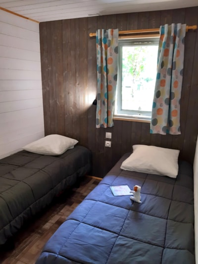 Chalet PREMIUM 48 m² (3 bedrooms) + Half-covered terrace + TV