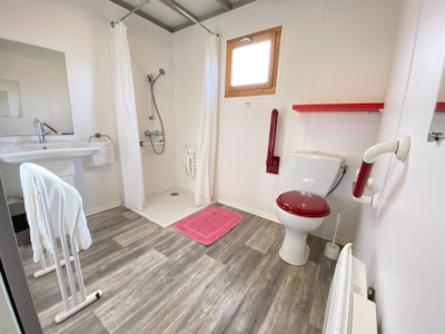 Chalet Confort 50m² (2 bedrooms) + sheltered terrace + TV adapted to the people with reduced mobilit