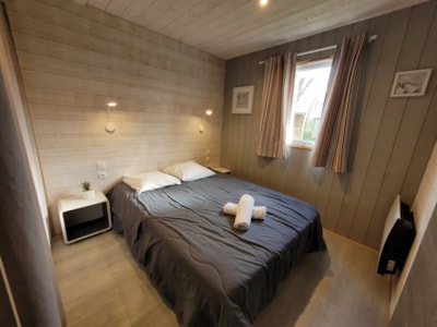 Chalet PREMIUM 36m² (2 bedrooms) + sheltered terrace 6m² +  Air conditioning + TV