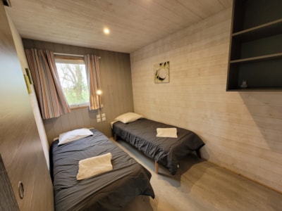 Chalet PREMIUM 36m² (2 bedrooms) + sheltered terrace 6m² +  Air conditioning + TV