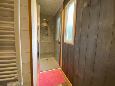 Chalet PREMIUM 36m² (2 bedrooms) + sheltered terrace 6m² +  Air conditioning + TV