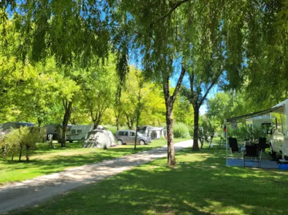 Piazzola Confort (Tenda, Roulotte, Camper / 1 Auto / Elettricità 10A)