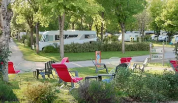 Stellplatz - Stellplatz Privilège Xl (Zelt, Wohnwagen, Wohnmobil / 1 Auto / Water + Strom 10A) 140 À 180M² - Camping La Venise Verte