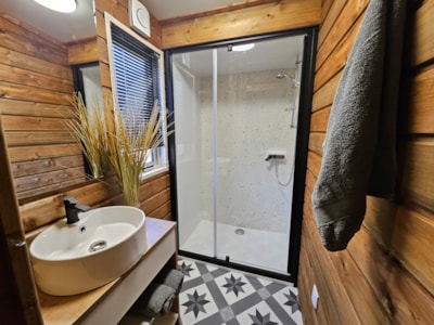 56 m² Premium mobile home (3 bedrooms) with semi-covered terrace + Air conditioning + TV + LV + Plan