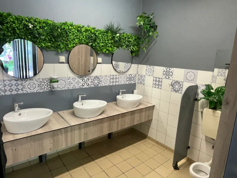 Forfait Confort (2 Pers/1 Tente,Caravane Ou Cc/1 Voiture+Eau+Élec 10A) 80 À 120 M²