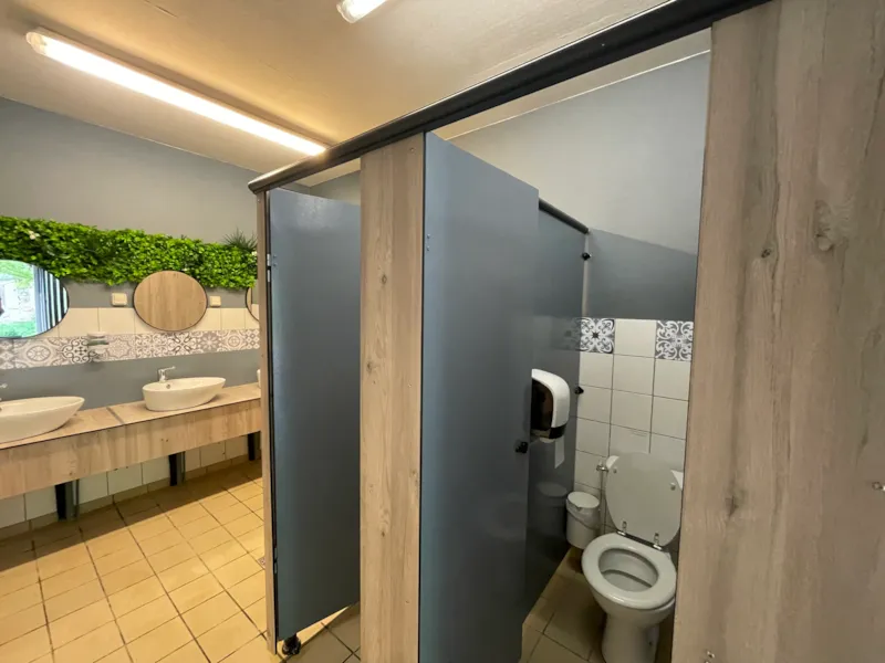 Forfait Xl Privilège (2 Pers/1 Tente,Caravane Ou Cc/1 Voiture/Eau+Élec 10A) 140 À 180M²