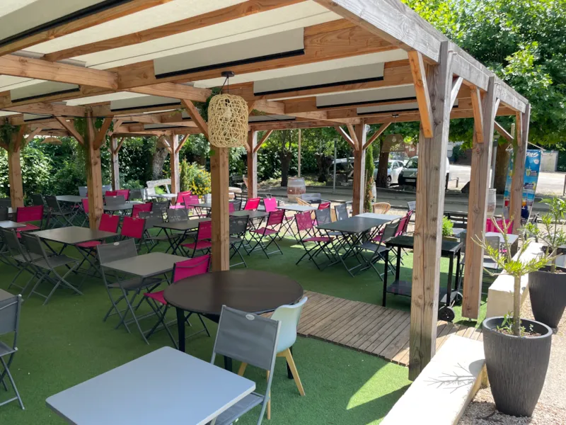 Forfait Xl Privilège (2 Pers/1 Tente,Caravane Ou Cc/1 Voiture/Eau+Élec 10A) 140 À 180M²