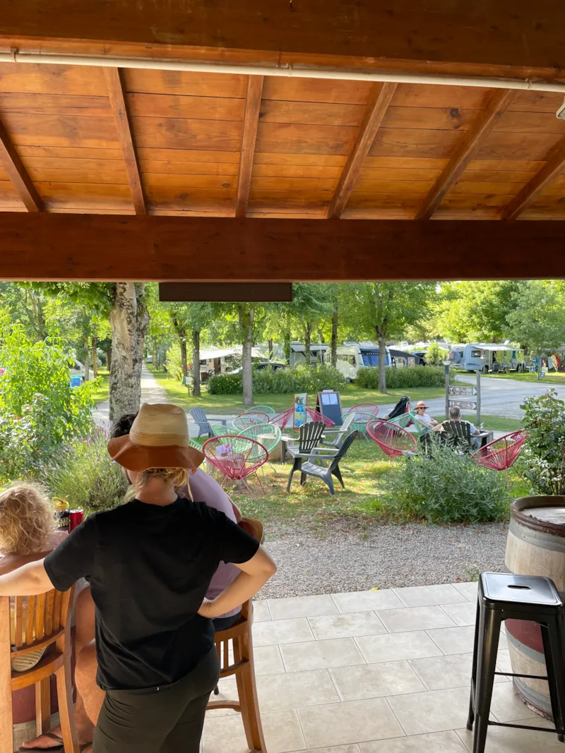 Forfait Xl Privilège (2 Pers/1 Tente,Caravane Ou Cc/1 Voiture/Eau+Élec 10A) 140 À 180M²