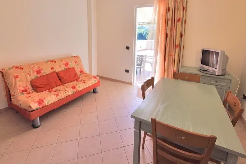 Location - Appartement D Standard (4 Adultes + 1 Enfant) - Il Villaggio di Giuele - Eurocamping Calvisio