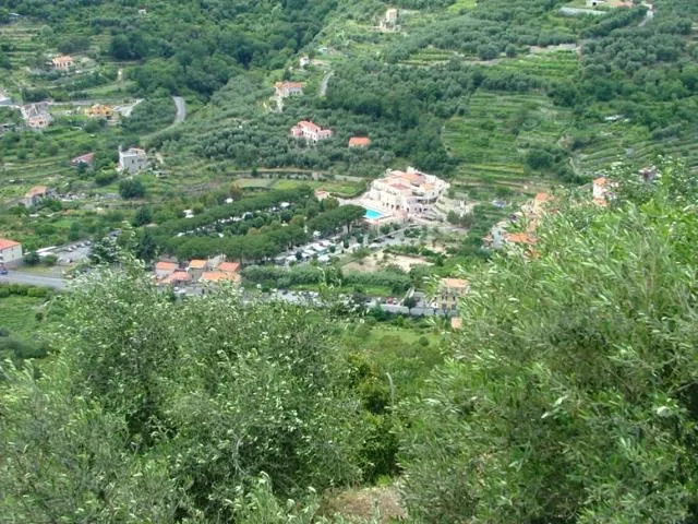 Emplacement C (40-50M²) - 3 Personnes Compris