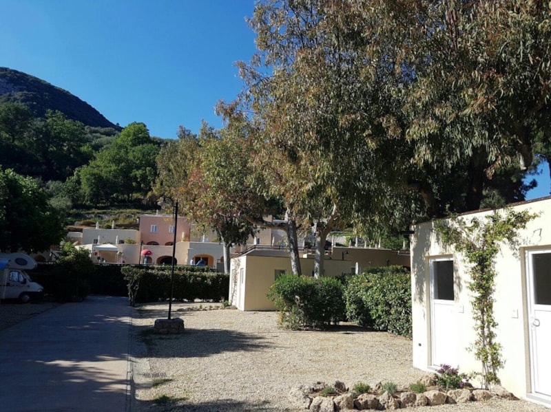 Emplacement A GOLD (60-70m²) avec salle de bain privé - 3 personnes compris