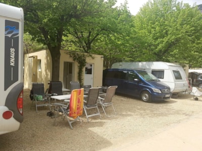 Pitch A GOLD PLUS (60-70m²) with private bathroom - 3 people included - Means up to 8 m — 3