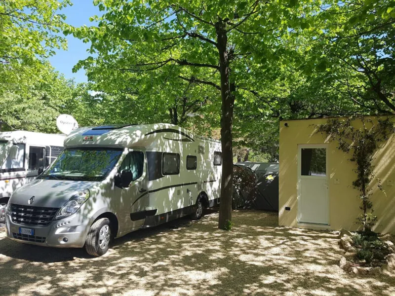 Emplacement B Gold (50-60M²) Avec Salle De Bain Privé - 3 Personnes Compris