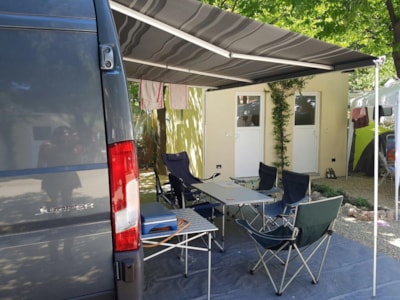 Pitch C GOLD (40-50m²) with private toilet - 3 people included - vehicles up to 6 m — 1