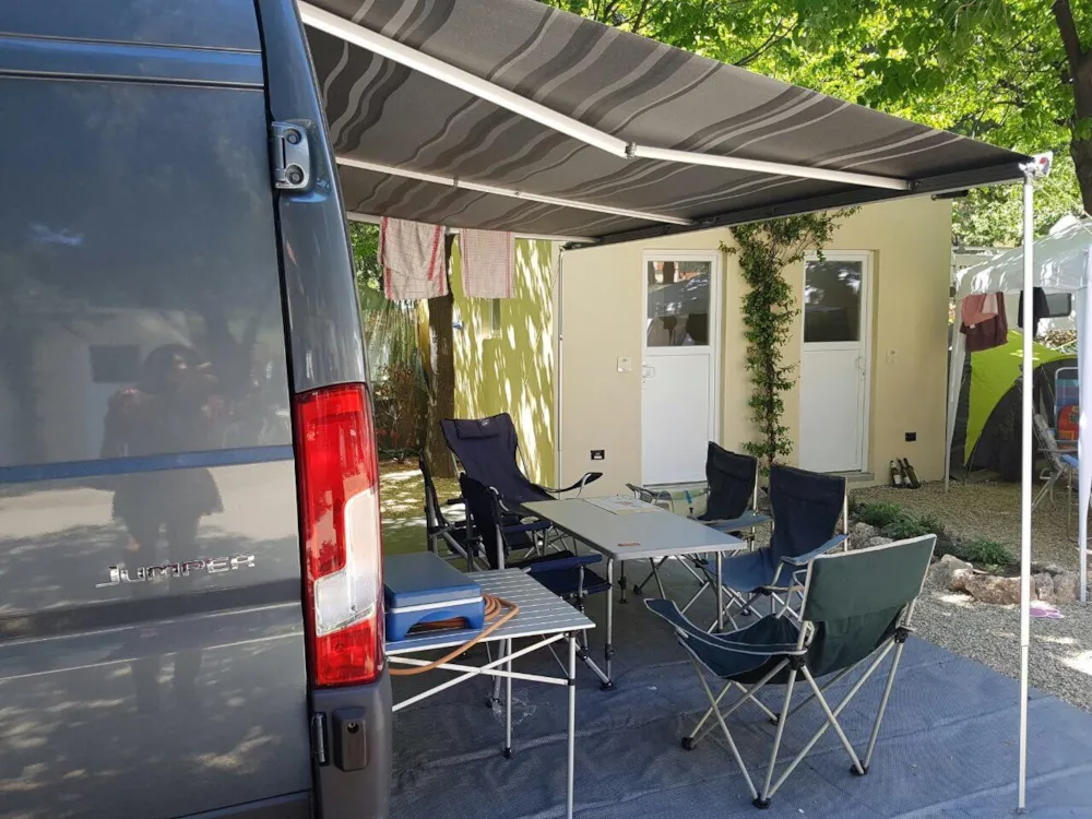 Pitch C GOLD (40-50m²) with private toilet - 3 people included - vehicles up to 6 m
