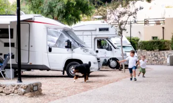 Emplacement - Emplacement A Gold Plus (60-70M²) Avec Salle De Bain Privée - 3 Personnes Incluses - Véhicules Jusqu'à 8 M - Il Villaggio di Giuele - Eurocamping Calvisio