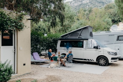 Pitch A GOLD PLUS (60-70m²) with private bathroom - 3 people included - Means up to 8 m — 4