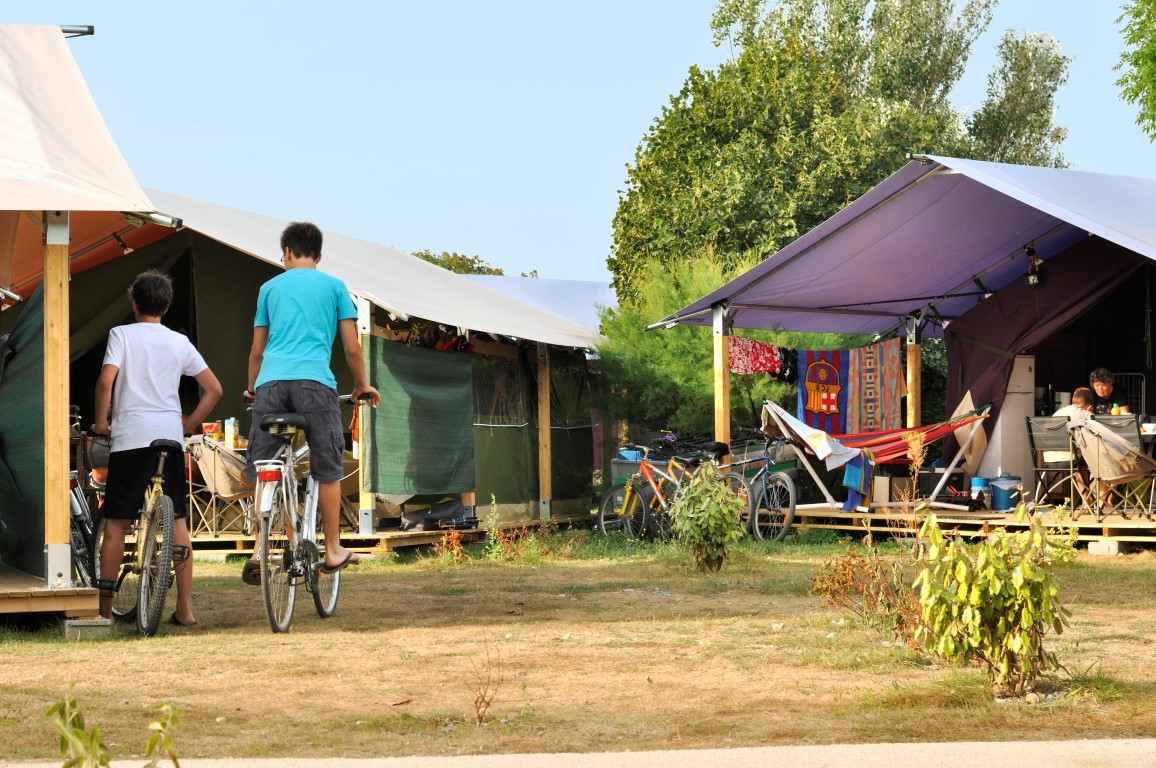 Location - Freeflower Standard 37M² (2 Chambres) Dont Terrasse Couverte 13M² - Sans Sanitaires - Camping Les Ilates