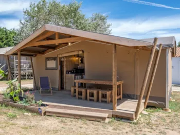 Mietunterkunft - Ecolodge Cotton Confort 35Qm (2 Schlafzimmer)  Überdachte Terrasse 11Qm + Tv - Flower Camping Les Ilates