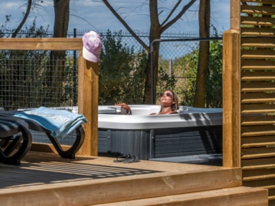 Homeflower PREMIUM Jacuzzi 35m² (3 bedrooms) + CLIM + semi-covered terrace + TV + sheets — 2
