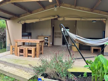 Accommodation - Ecolodge Cabin Cotton Confort 35Sqm (3 Bedrooms) - 11Sqm Sheltered Terrace + Tv - Flower Camping Les Ilates