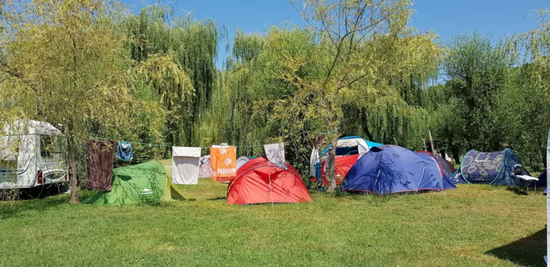 Emplacement Confort Plus (Électricité 16A + Eau)