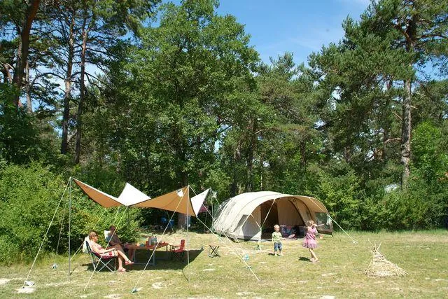 Forfait Emplacement Deluxe (Vue Champ Et Sanitaire Privé), Personnes Et Électricité En Supplément