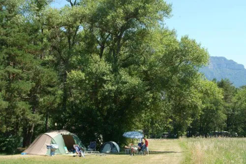 Pitch - Deluxe Pitch Package (Field View And Private Sanitary), Person And Electricity Extra - image n°5 - Camping L'Hirondelle France *****