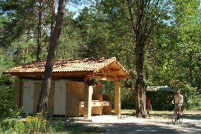 DELUXE Pitch PACKAGE (field view and private sanitary), person and electricity extra