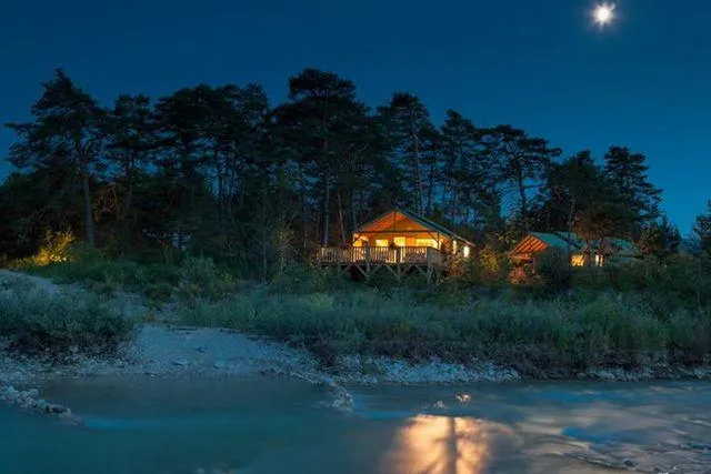 Camping L'Hirondelle France *****