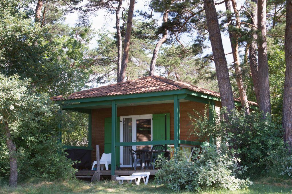 Location - Chalet Maeva Premium (Vue Champ) N° 5, 20, 21 - - Camping L'Hirondelle