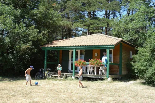 Huuraccommodatie(s) - Chalet Maeva Premium (Uitzicht Op Velden En Bergen) Nr. 5, 20, 21 - - image n°2 - Camping L'Hirondelle France *****