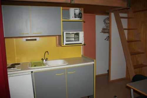 Location - Chalet Neva Mezzanine Premium (Vue Champ) N° 16 - - image n°4 - Camping L'Hirondelle France *****