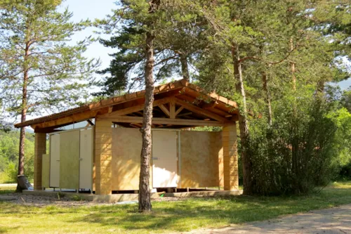 Location - Lodge Forest Deluxe (Vue Champ Et Sanitaire Privé) N° 136 À 150 - - image n°9 - Camping L'Hirondelle France *****