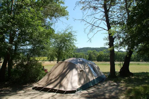 Emplacement - Forfait Emplacement Premium (Vue Champ Ou Rivière), Personnes Et Électricité En Supplément - image n°6 - Camping L'Hirondelle France *****