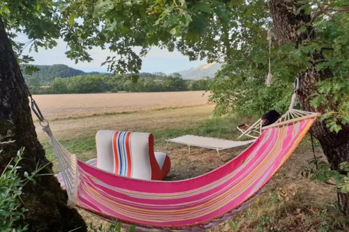 Emplacement - Forfait Emplacement Premium (Vue Champ Ou Rivière), Personnes Et Électricité En Supplément - image n°4 - Camping L'Hirondelle France *****